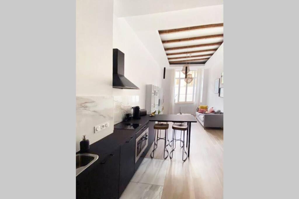 Le Clemenceau Apartment